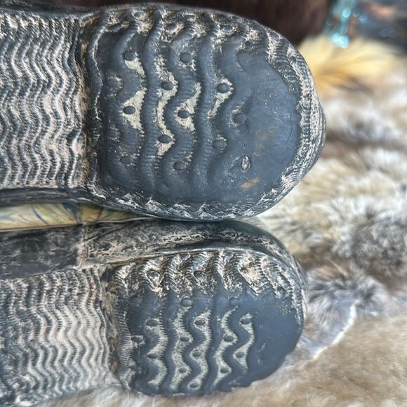 Bogs Blue and Green Patterned Rain Boots 7 (UB4) - Picture 6 of 7